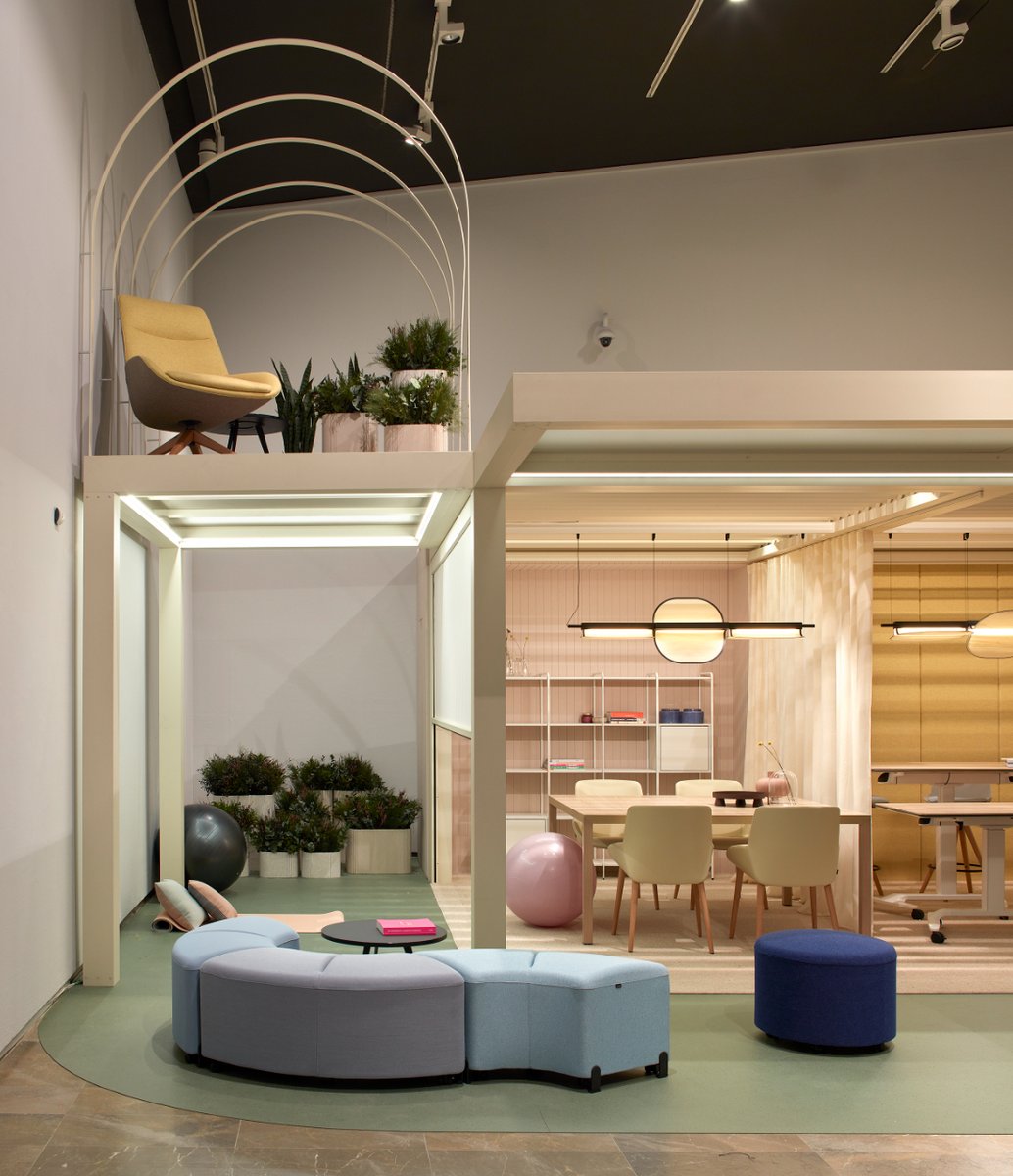 <a href="/arqueha/">Arqueha</a> <a href="/kriskadecor/">Kriskadecor</a> <a href="/tachymora/">Tachy Mora</a> <a href="/centredelcarme/">CCCC Centre del Carme Cultura Contemporània</a> <a href="/ConsorcioMuseos/">Consorcio Museos CV</a> <a href="/AjuntamentVLC/">Ajuntament València</a> <a href="/GrupoFinsa/">Finsa</a> <a href="/CiertoEstudio/">cierto estudio</a> Work From Anywhere Hub  ▫️ diseño de <a href="/eligutierrez_es/">eli-gutierrez studio</a> e impulso de <a href="/actiu/">Actiu</a> 

Repensar el espacio de trabajo fuera del contexto corporativo, para una experiencia casual, híbrida y conectada. Esta es una microarquitectura flexible y polivalente, que ofrece funcionalidades híbridas.