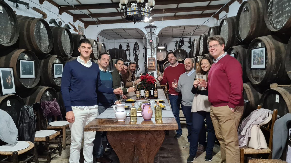 Proyectanda's tweet photo. Desayuno, cata en bodega y comida en Lucena. ¡Equipo @Proyectanda! 💪 https://t.co/Zyguelhb5R
