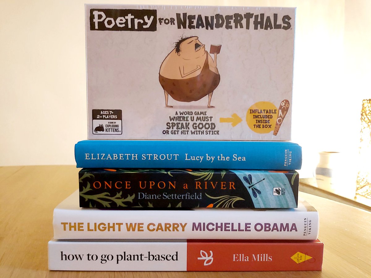CeliaRWriter's tweet photo. @swanseastones @Waterstones Thank you, Waterstones #PlusCard Double Stamps π
A good variety of book purchases made today, but mostly I'm excited at the prospect of Poetry for Neanderthals and the sheer nuttiness of getting hit over the head with an inflatable big stick π https://t.co/U2ZbxF1CiS