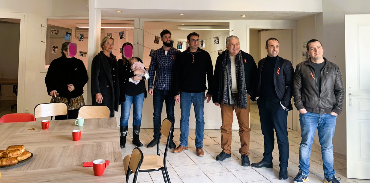 JuanMaridet's tweet photo. En ce jour symbolique de la journée de la lutte contre les violences faites aux femmes, M. Le Maire de Nîmes J.P FOURNIER est venu à la rencontre de l'équipe des Capitelles du Groupe SOS en présence de Madame MOUTON conseillère déléguée au Droit des Femmes, à l'égalité, https://t.co/Hs4XrMkrQa
