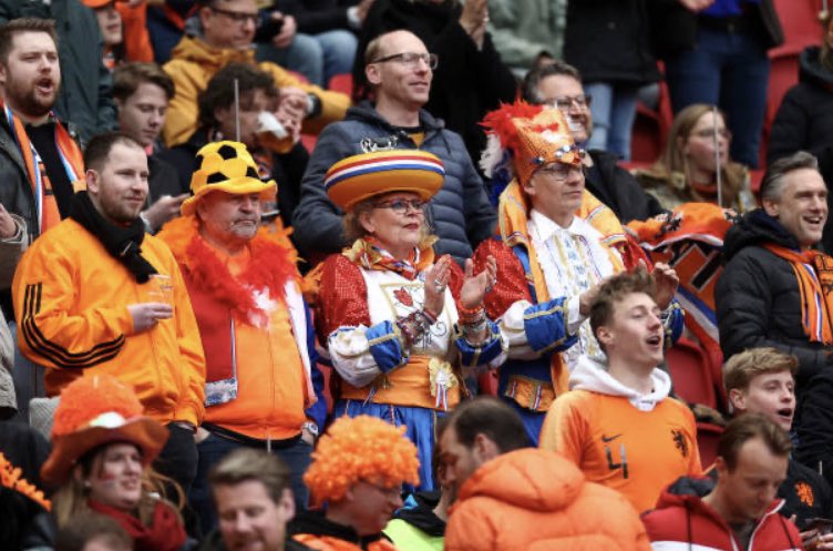 msA2msEllis's tweet photo. Dutch fans are everything! This is how you support your team in the World Cup. @OnsOranje @Qatar2022Globo @GettySport https://t.co/js6fcZJe84