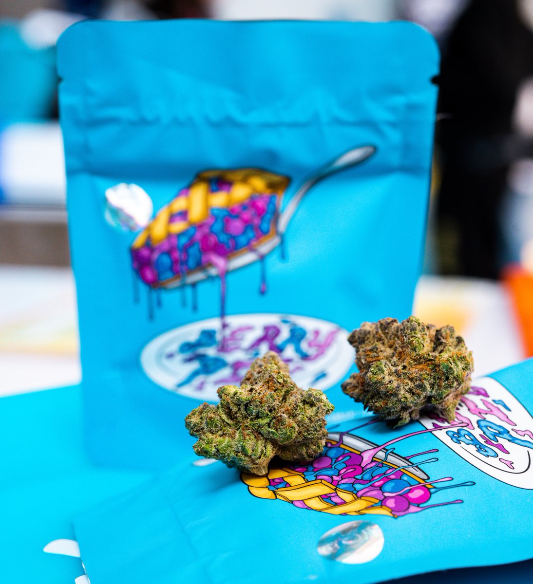 CookiesMich's tweet photo. The sweetest High you’ve ever known #BerryPie 🥧 😶🌫️ https://t.co/kTNoK46ym8