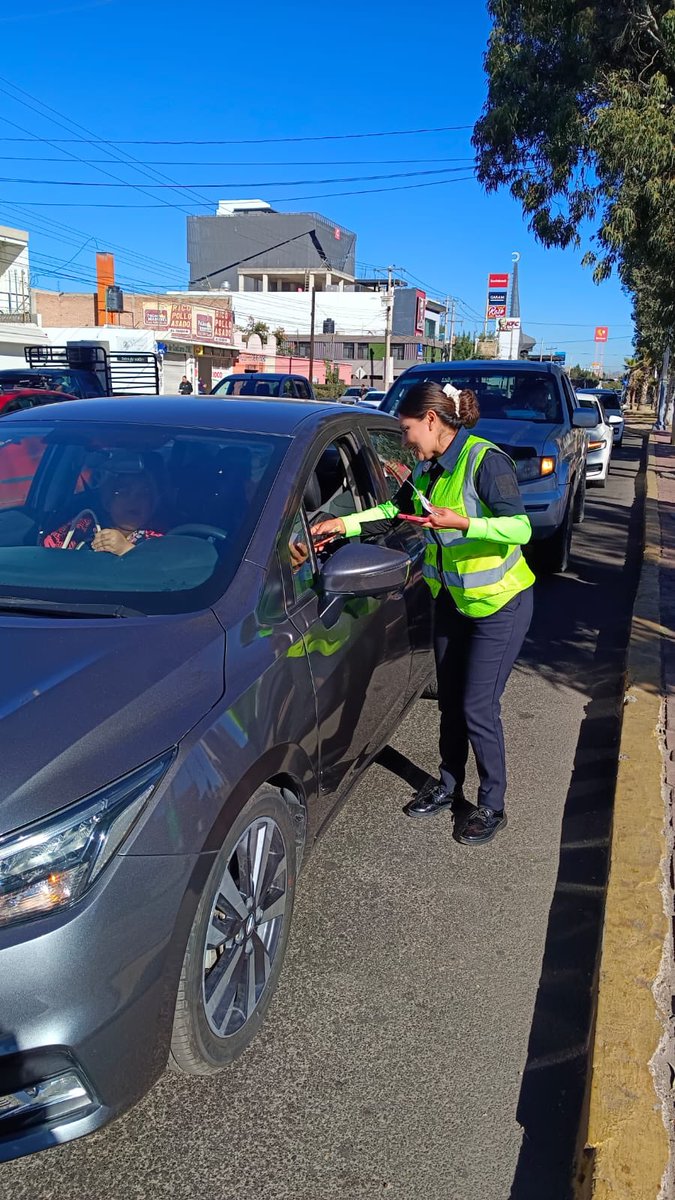 DMSPDGO's tweet photo. Continúa campaña #ConduzcaSinRedes, buscando hacer conciencia sobre no utilizar el celular 📵🚘 mientras se conduce, evitando accidentes con resultados fatales. https://t.co/tszBoTqkua