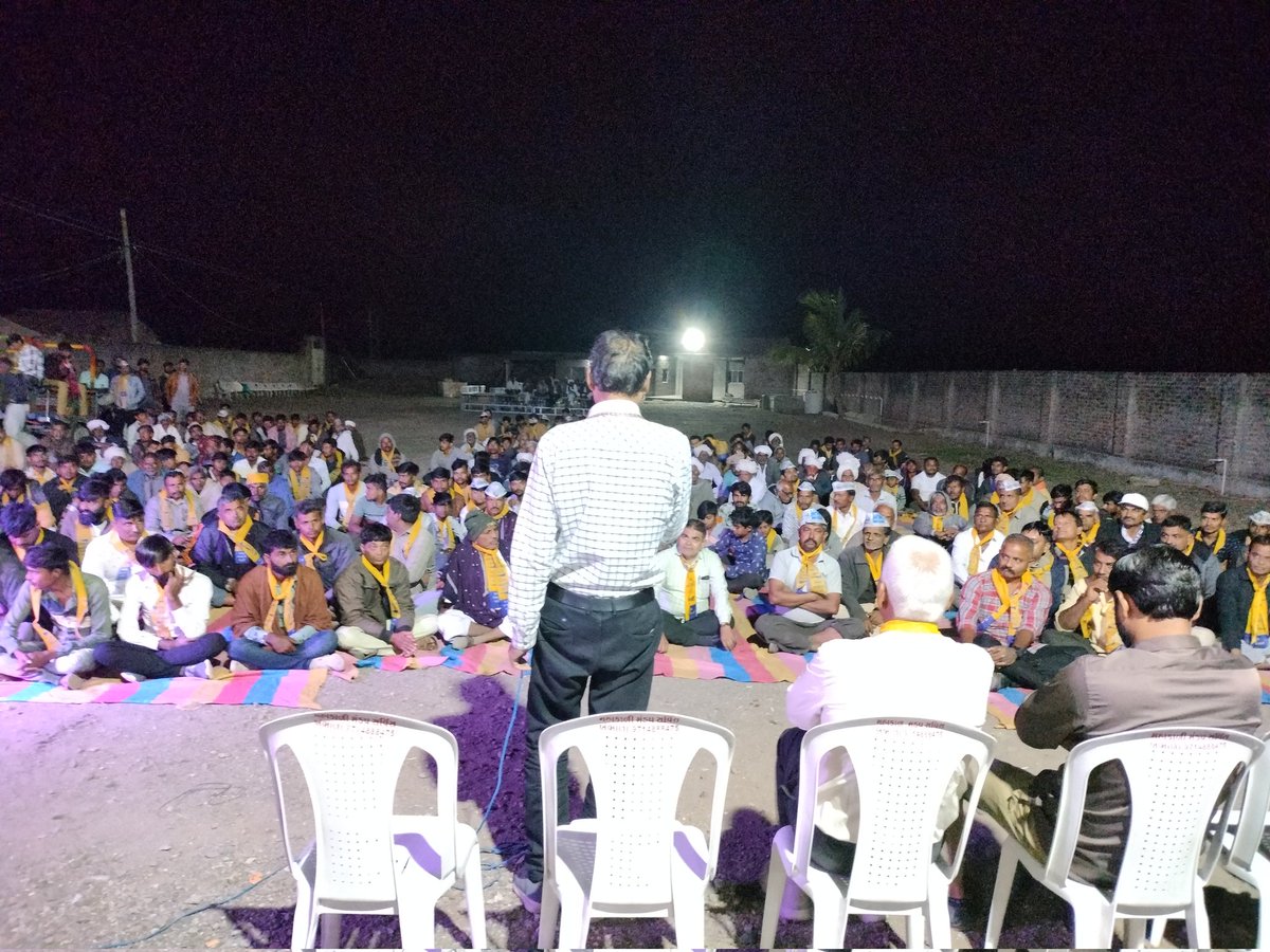 SagarSPatidar1's tweet photo. 🔵 96 લાઠી વિધાનસભા 🔵
📢 જન સભા 📢
📌 ગામ:- ખંભાળા
આજ રોજ આંદોલનકારી અને યુથ વિંગ પ્રદેશ પ્રમુખ શ્રી પ્રવીણભાઈ રામ 96 લાઠી વિધાનસભાના ઉમેદવાર શ્રી જયસુખ ડોલી સાથે સંગઠનના સાથીઓ અને હોદેદારો સાથે સૌ ખંભાળા ગામના આગેવાનો મોટી સંખ્યામાં હાજર રહ્યા...
લી. જયસુખ ડોલી @AAPGujarat https://t.co/uM7GKKSFwW