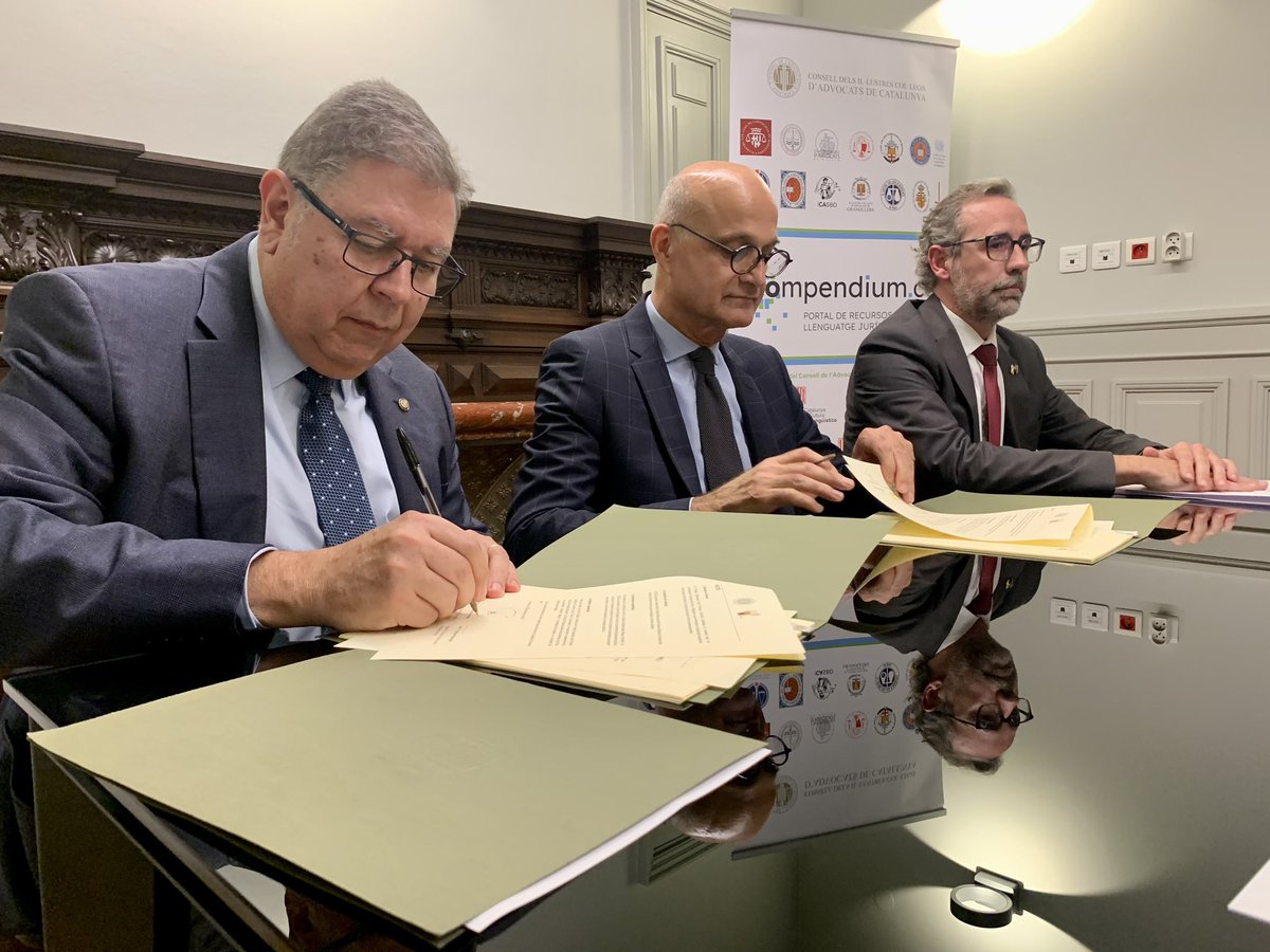 Consell de l’Advocacia Catalana (@conselladvocat) on Twitter photo 📣 El projecte Compendium.cat arriba a la Catalunya Nord per facilitar l’ús del català en les relacions comercials
✍️ Avui hem signat amb el <a href="/Barreau_des_PO/">Barreau des PyrĂ©nĂ©es-Orientales</a> l’acord d’adhesiĂł al portal de recursos jurĂdics en catalĂ
🗞️ Nota de Premsa ⤵️
cicac.cat/?p=28766 📣 El projecte Compendium.cat arriba a la Catalunya Nord per facilitar l’ús del català en les relacions comercials
✍️ Avui hem signat amb el <a href="/Barreau_des_PO/">Barreau des PyrĂ©nĂ©es-Orientales</a> l’acord d’adhesiĂł al portal de recursos jurĂdics en catalĂ
🗞️ Nota de Premsa ⤵️
cicac.cat/?p=28766
