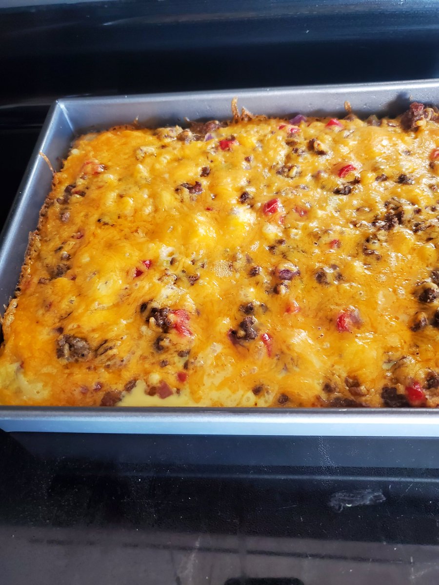Hla17Louie's tweet photo. Meal prep #eggbake just trying to help the kids start off right #ballers @JamesonLantz @Coach_Greyson @LNS_WeightRoom @LNS_Baseball @LnsSoftball @Gator_Wrestling @FCLincoln1 @VCNebraska Kenadie and Jamo https://t.co/ROM3fwNGKM