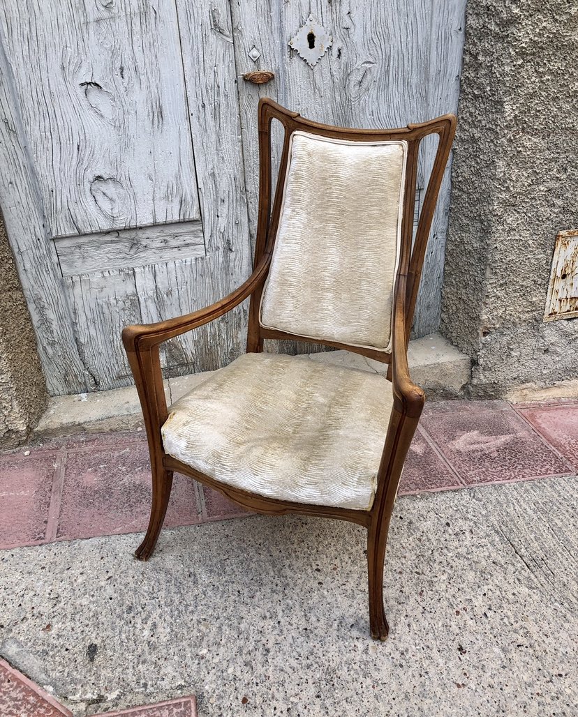 tapidifer's tweet photo. Una sillería antigua, a la que se le ha restaurado la tapicería, y se le devuelto su máximo esplendor. Todo con las mismas técnicas que antaño.  
Te ofrecemos devolver a tus muebles más entrañables, la juventud que e tiempo le ha arrebatado. https://t.co/ONIUTaQlyN