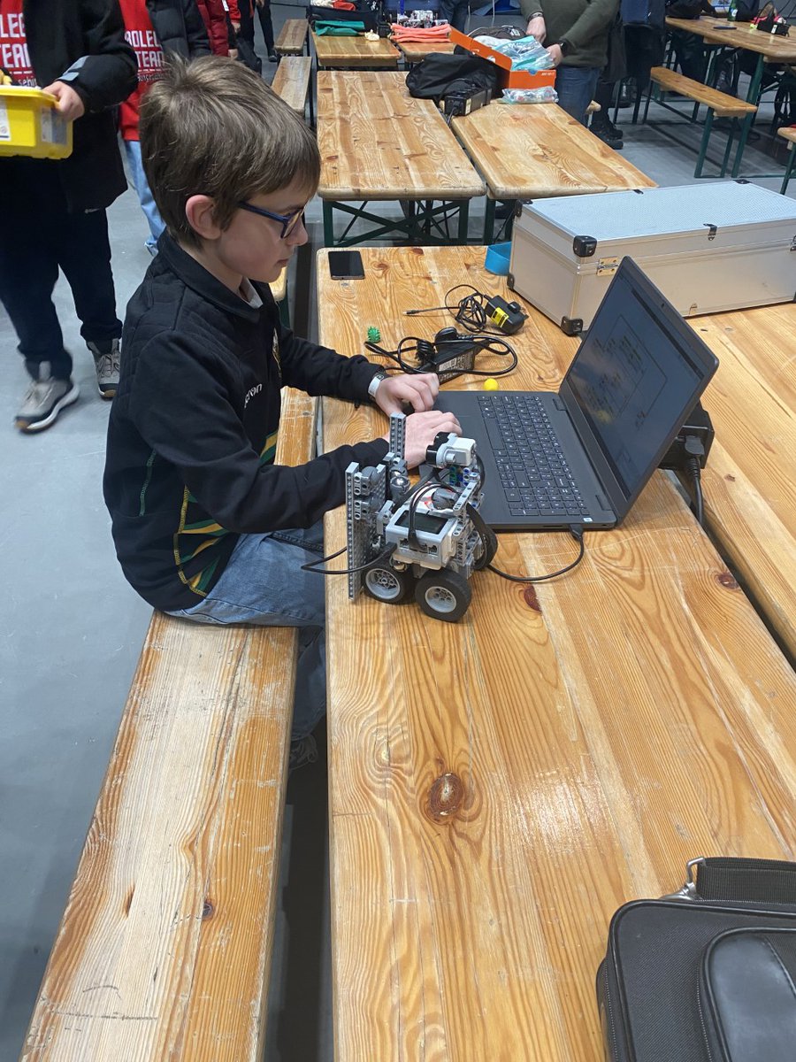 SheringhamHigh's tweet image. A very successful Day in Tallinn
The competitions are drawing to a close and David did win in the first round! Will confirm if David was best from Britain later on! 
The students had a 1:1 interview with an Estonian pilot who spoke about common Hollywood errors on planes