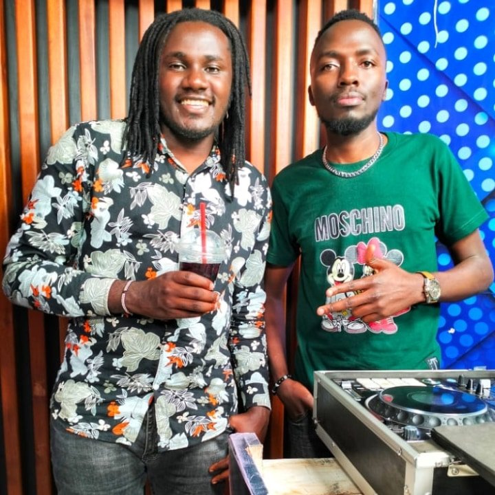 djx_groovy's tweet photo. Friday vibes ✨...on Cocktail Fridays 🍹💥
#GroovyNation
#TeamXgroovy https://t.co/PoQmLmgKZI
