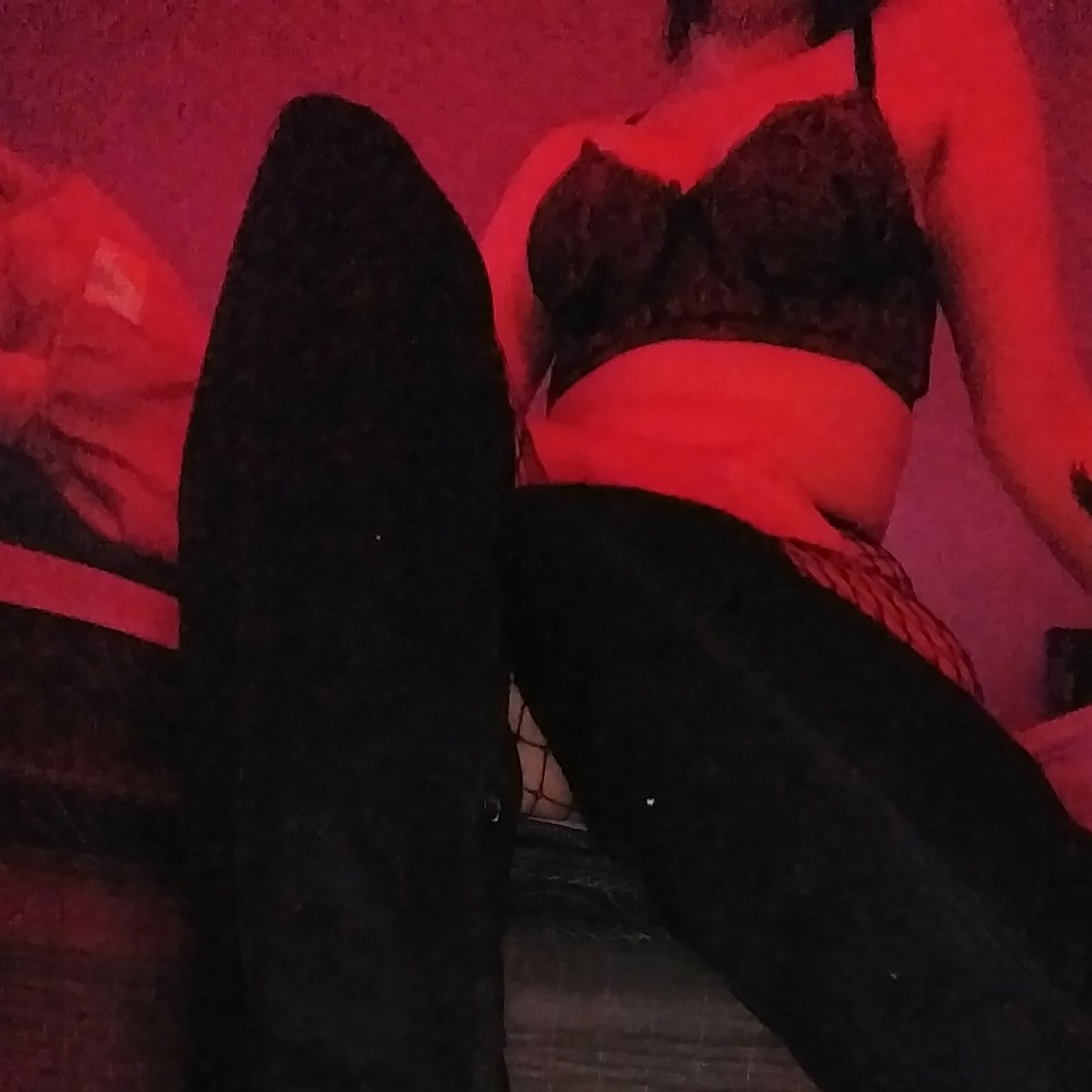 EstherDomme's tweet photo. Quem vai ser o verme que vai limpar meus sapatos com a língua?

• findom • Dominatrix • domme • moneyslave • submisso https://t.co/p5DF9GSkhR