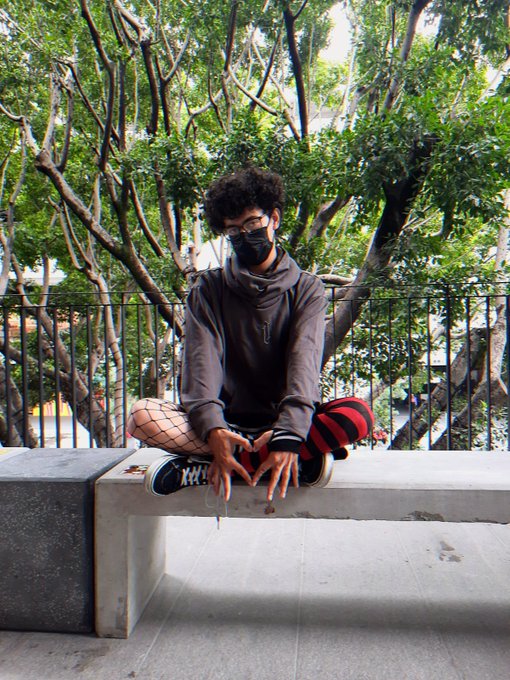 3 pic. Chillin' at the mall ??

#Femboy #femboyfriday #FIFAWorldCup #Qatar @qatar @QatarembassyMex https://t