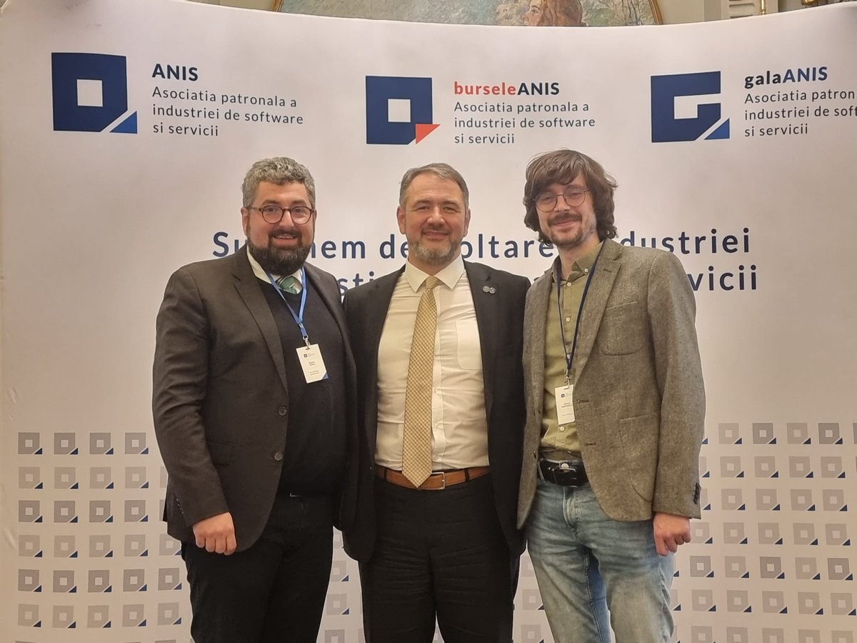 Bogdanvoprea's tweet photo. O onoare să primesc distincția Bursele ANIS 2022, la categoria „Tech for All - cursuri de tehnologie în facultăți non-IT”, acordată de Asociația Patronală a Industriei de Software și Servicii - ANIS, pentru cursul Inovație media și tehnologie de la #FJSC, #UniBuc. #AcademicLife https://t.co/OunWTa0Qva