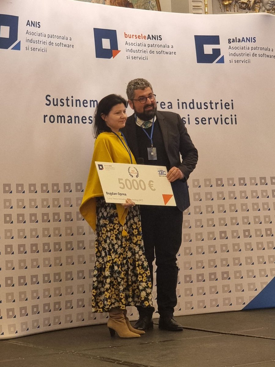 Bogdanvoprea's tweet photo. O onoare să primesc distincția Bursele ANIS 2022, la categoria „Tech for All - cursuri de tehnologie în facultăți non-IT”, acordată de Asociația Patronală a Industriei de Software și Servicii - ANIS, pentru cursul Inovație media și tehnologie de la #FJSC, #UniBuc. #AcademicLife https://t.co/OunWTa0Qva