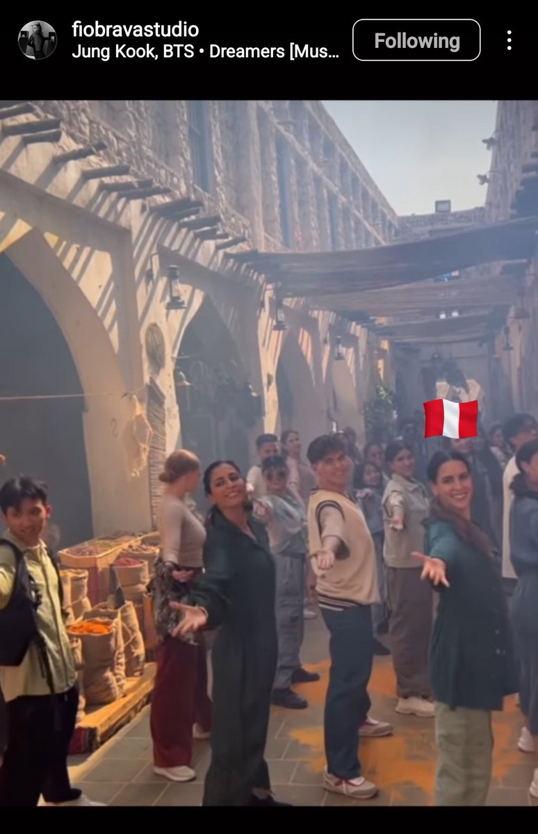 jungkook_pe's tweet photo. Ella es Fiorella Otero, coreógrafa y bailarina profesional peruana 🇵🇪 que reside en Qatar, y ella es la creadora de la coreografía de "Dreamers" de Jungkook de @BTS_twt, y también formó parte del elenco de baile en el MV de la canción 👏🏽

¡Perú bien presente en #Dreamers! https://t.co/rElOovY6ip