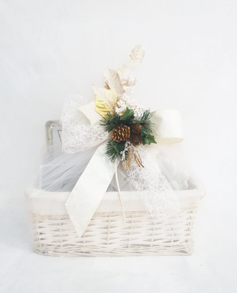 IskraAlexis's tweet photo. Curated gifts from Christmas past.

#IskraAlexis
#GiftsInAbuja https://t.co/c9aB1WPbf7