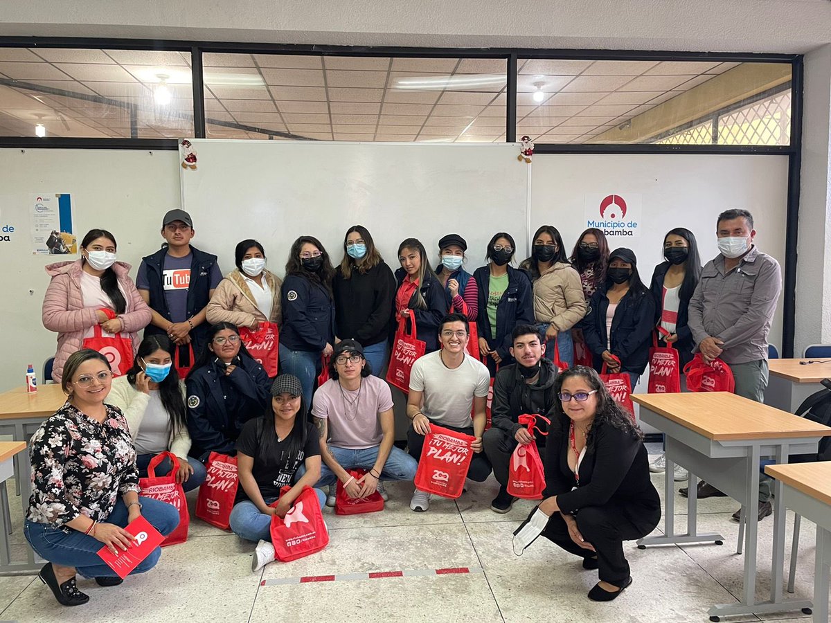 riobamba's tweet photo. Equipo técnico de la Dirección de #turismo del @MuniRiobamba realizaron la socialización de proyectos, programas y actividades que se ejecutan en el territorio a los estudiantes de la carrera de turismo de la @Unach_ec https://t.co/actDfKRcym