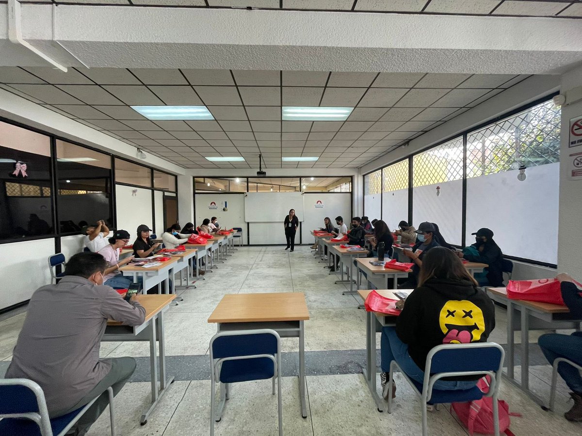 riobamba's tweet photo. Equipo técnico de la Dirección de #turismo del @MuniRiobamba realizaron la socialización de proyectos, programas y actividades que se ejecutan en el territorio a los estudiantes de la carrera de turismo de la @Unach_ec https://t.co/actDfKRcym
