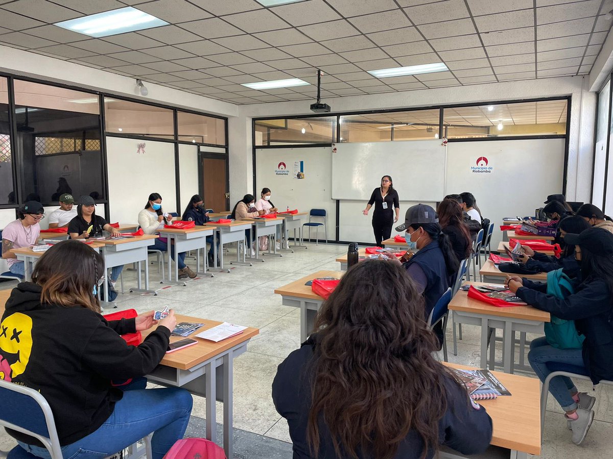 riobamba's tweet photo. Equipo técnico de la Dirección de #turismo del @MuniRiobamba realizaron la socialización de proyectos, programas y actividades que se ejecutan en el territorio a los estudiantes de la carrera de turismo de la @Unach_ec https://t.co/actDfKRcym