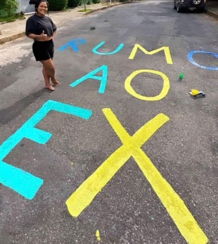 Minha amiga torcendo na copa: