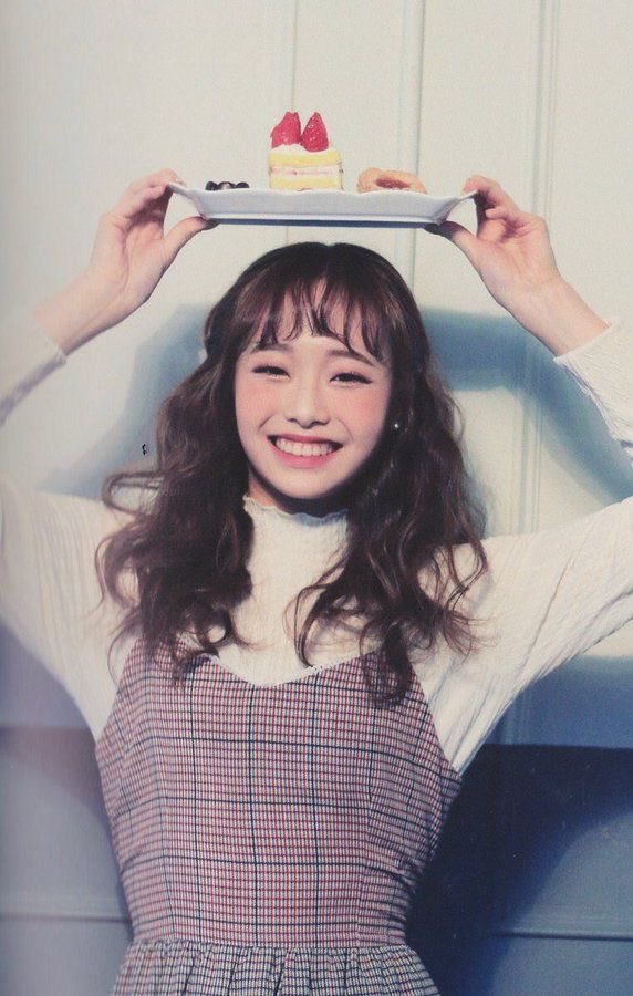 chaewonthink's tweet photo. i’m so sad and heartbroken to hear the news. i cant express how much i’m going to miss her. Chuu will always be a part of loona, Chuu will always be a part of YYXY, and Loona will always be 12, nothing less. 
#LoonaIsTwelve https://t.co/sGagiXWcX8