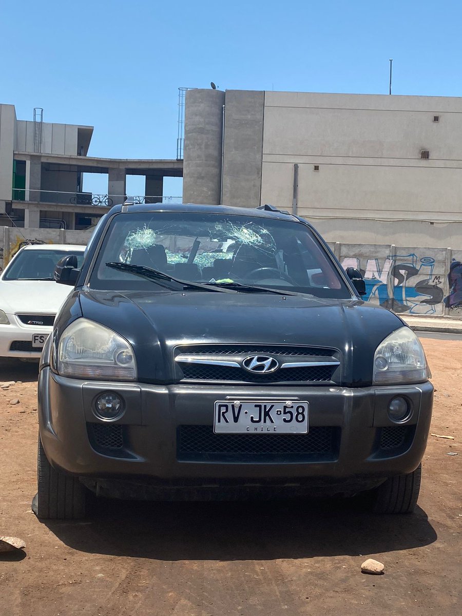 Un o una sacowe al estacionarse atropello a un perrito :( lo funaron y su 🚙 recibió múltiples muestras de cariño, la unión hace la fuerza!! Ahora se le dará un entierro digno a ese angelito 🐕 #LeyCholito #MaltratoAnimal
#ParoDeCamioneros #MuchoGustoMega
#ConferenciaPresidente