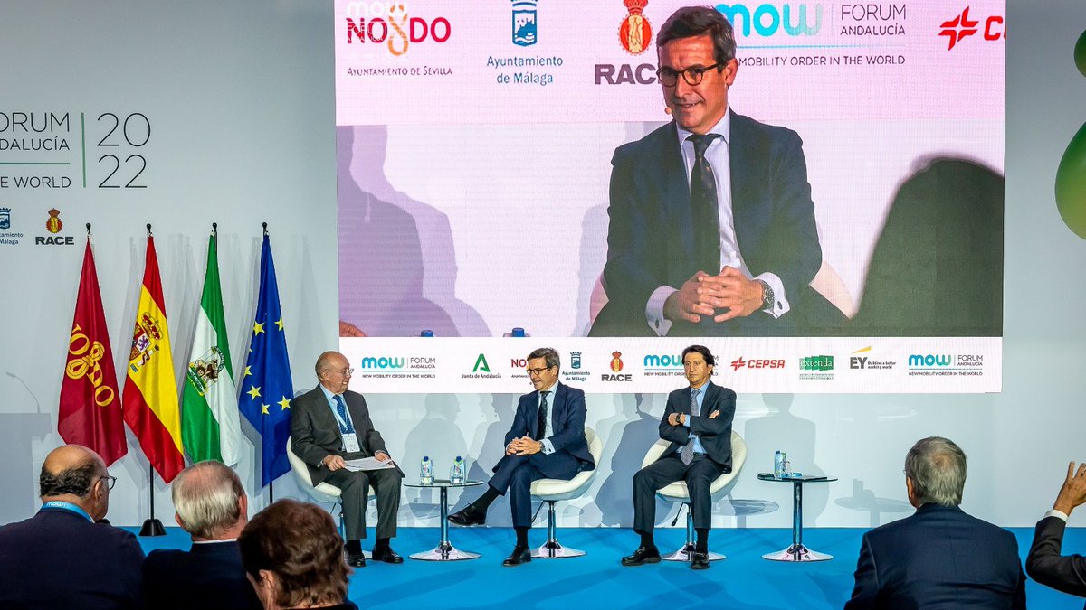 IndustriaAnd's tweet photo. 🚘 El consejero @ParadelaJSr ha participado en un panel de expertos en @mowforum donde ha destacado la apuesta firme de #Andalucía por impulsar un modelo de movilidad sostenible ♻️
🎯 Un objetivo contemplado la Estrategia Energética 2030 que se impulsa con medidas como el #PITMA https://t.co/w3i7GY3wx0