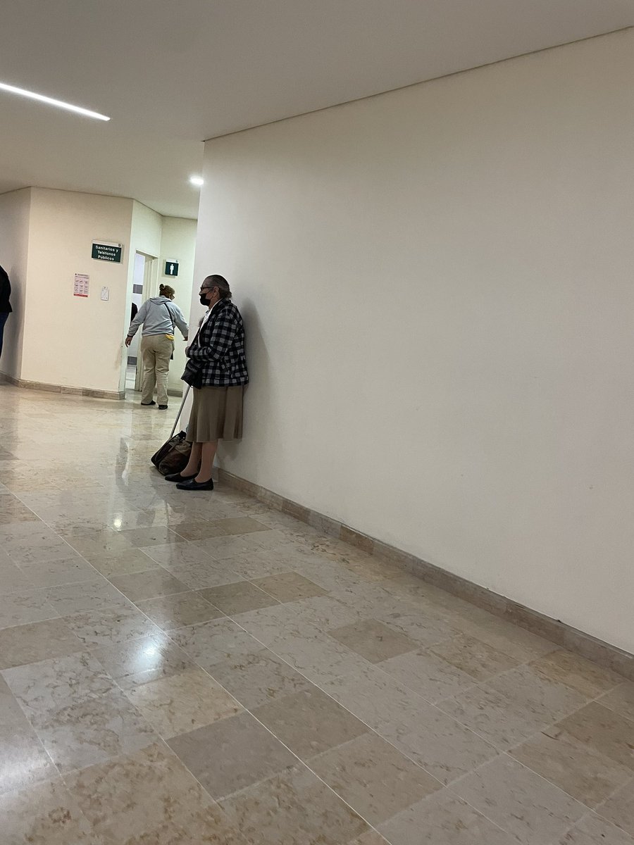 RubenOrtegaM's tweet photo. Increíble que en la Clinica 180 del @Tu_IMSS @imssjalcontigo en Tlajomulco no funcionen los elevadores 🤷🏻‍♂️ Dinamarca? @lopezobrador_ @zoerobledo @sonia_ssi @SergioRenedDios @Levario_J @maye_mariscal @alfredocejar @JonasJAL @bourjack @GabrielTorresEs Y el Sistema de Salud? https://t.co/Zth3H0hh4P