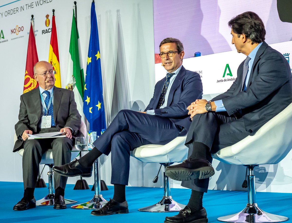IndustriaAnd's tweet photo. 🚘 El consejero @ParadelaJSr ha participado en un panel de expertos en @mowforum donde ha destacado la apuesta firme de #Andalucía por impulsar un modelo de movilidad sostenible ♻️
🎯 Un objetivo contemplado la Estrategia Energética 2030 que se impulsa con medidas como el #PITMA https://t.co/w3i7GY3wx0
