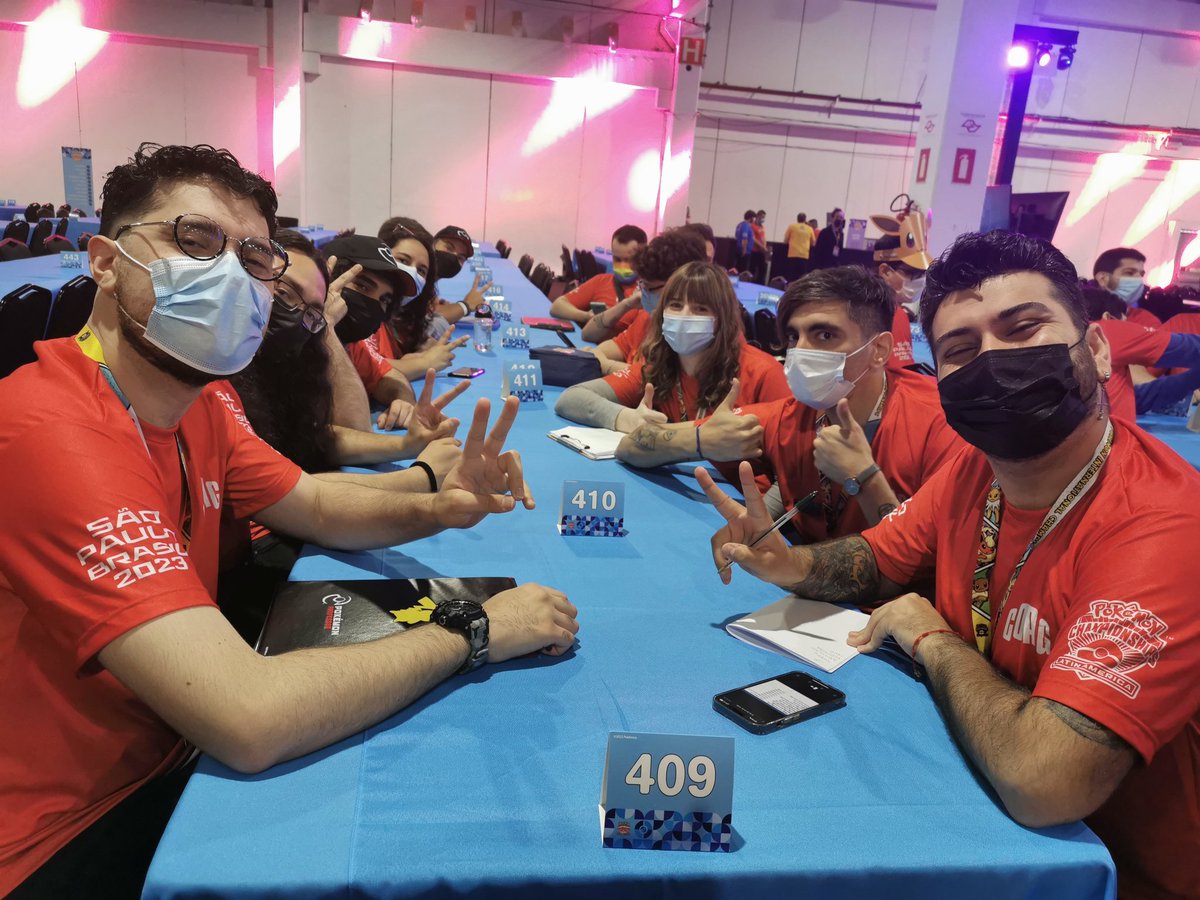 ParanoidOddish's tweet photo. Professors helping to keep this stunning event running smoothly #PlayPokemon #ThankYourJudge 🖤❤️ https://t.co/NcfaHoc7tb