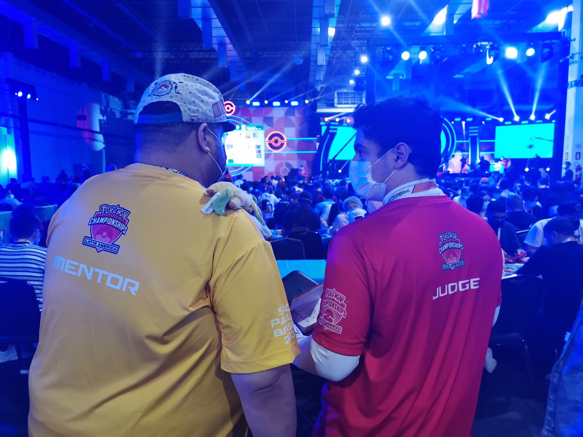 ParanoidOddish's tweet photo. Professors helping to keep this stunning event running smoothly #PlayPokemon #ThankYourJudge 🖤❤️ https://t.co/NcfaHoc7tb