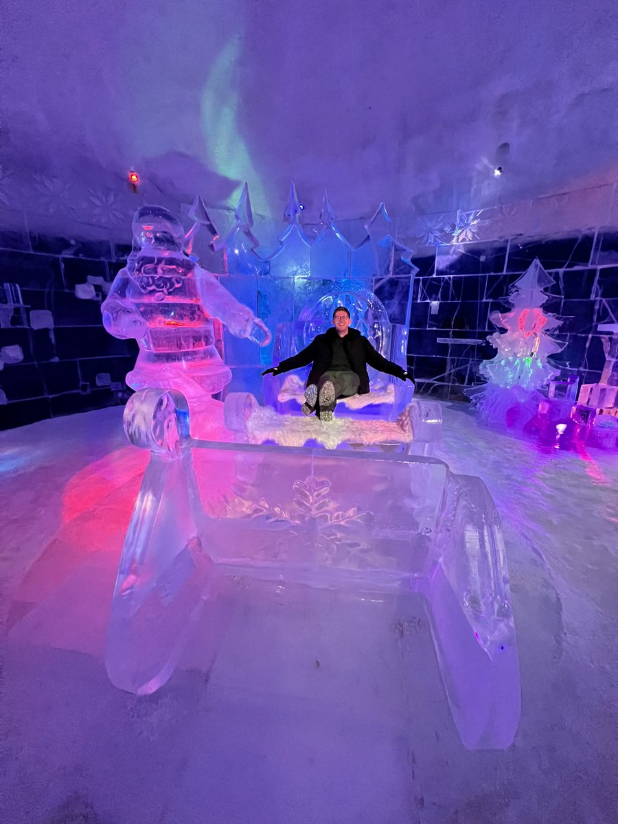 JohnnySB_PR's tweet photo. KIRKEN-YES 💯 earlier this week I stayed at the Snow Hotel in Kirkenes, and still can’t get over the epic ice sculptures or stunning landscapes ❄️🌅 @Hurtigruten https://t.co/5x6TjAd49m
