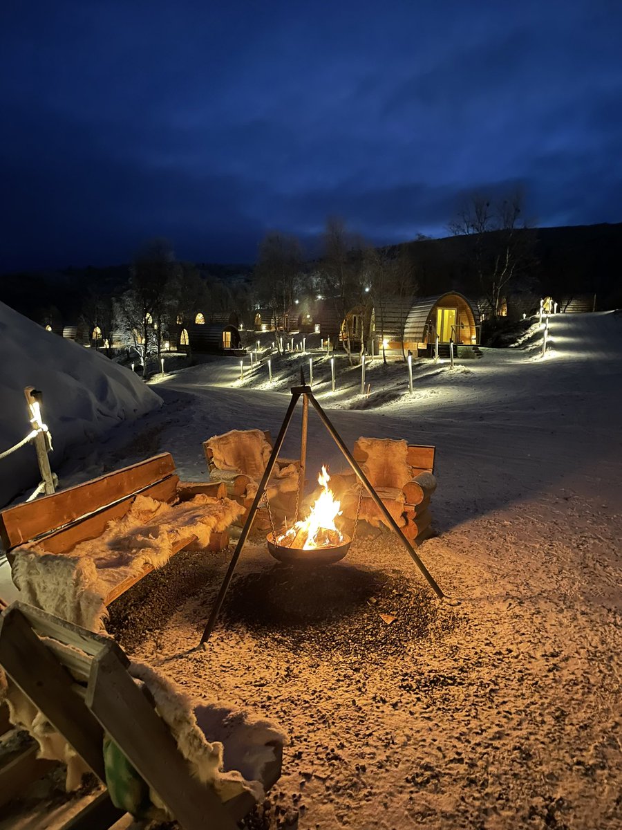 JohnnySB_PR's tweet photo. KIRKEN-YES 💯 earlier this week I stayed at the Snow Hotel in Kirkenes, and still can’t get over the epic ice sculptures or stunning landscapes ❄️🌅 @Hurtigruten https://t.co/5x6TjAd49m