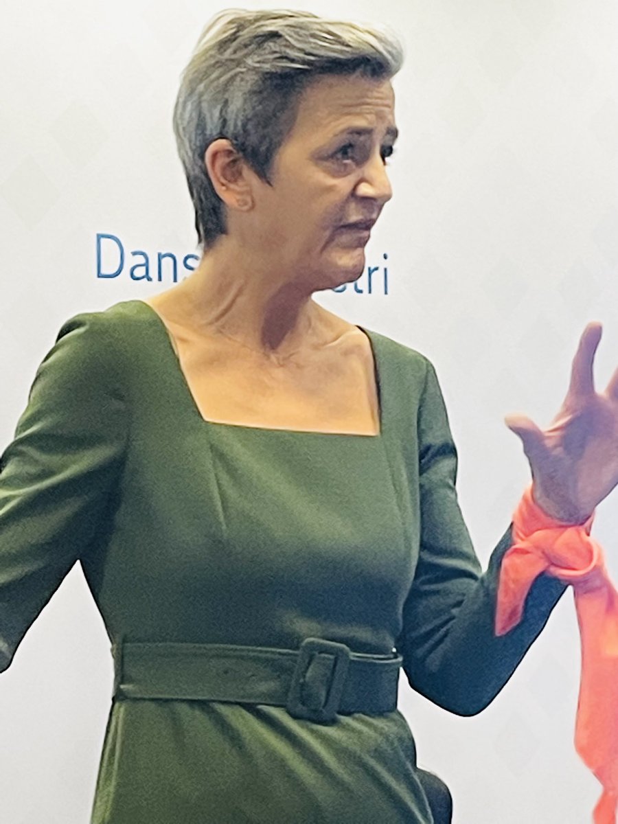 Tusind tak ⁦<a href="/vestager/">Margrethe Vestager</a>⁩ og ⁦<a href="/dhh/">DHH</a>⁩ for inspirerende oplæg og store visioner til vores seminar om nordiske fingeraftryk på EU’s dataøkonomi med ⁦<a href="/Bo_Lidegaard/">Bo Lidegaard</a>⁩, tak til ⁦<a href="/DanskIndustri/">DI - Dansk Industri</a>⁩ for værtskabet