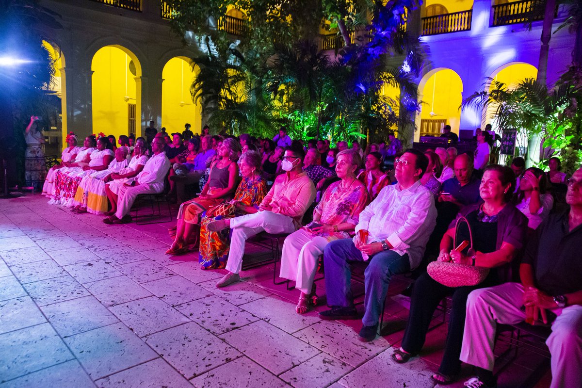 CFCECartagena's tweet photo. 🎼 #UnCaribeQueDialoga | El primer día del @mcdelcaribe en el @CFCECartagena cerró con un emotivo homenaje a tres grandes maestras: Petrona Martínez, Gloria Triana y Totó la Momposina.

#CooperaciónEspañola #MercadoCulturalDelCaribe #CartagenaDeIndias #Cultura #Formación https://t.co/2MXvUMATvt