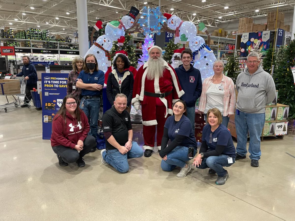 Santa Visited 471 
#R1RocksBF  <a href="/DustinCornell5/">Dustin Cornell</a> <a href="/DougThomas0471/">Doug Thomas</a> @MikeJDemps <a href="/MYoungsonLowes/">Michael Youngson</a> <a href="/BenitoKomadina/">Benito.Komadina@Lowes</a>