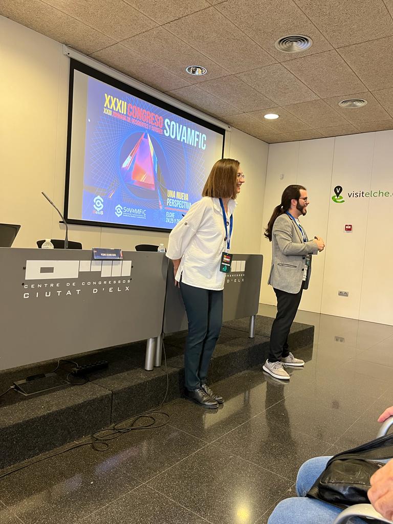 SoVaMFiC_cys's tweet photo. Nuestro GdT también ha estado representado en JJRR - Congreso @SoVaMFiC 
Blanca Rovira y Pedro Lozano dan un taller sobre Comunicación Tutor - Residente #UnaNuevaPerspectiva https://t.co/AyeslcpVR1