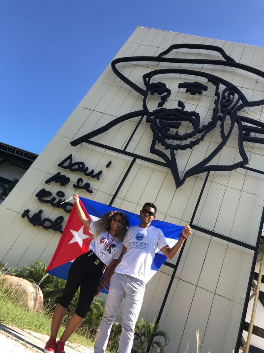 🤩🥳Desde el Complejo Cultural Heredia de #SantiagodeCuba se realiza #Ahora la premiación🥇🥈🥉 del #XIIIFNH, organizado por  <a href="/FeuCuba/">FEU de Cuba</a>. Los mejores trabajos son reconocidos en un evento que rinde tributo a nuestro #FidelPorSiempre desde el acercamiento a la historia🇨🇺Felicidades!