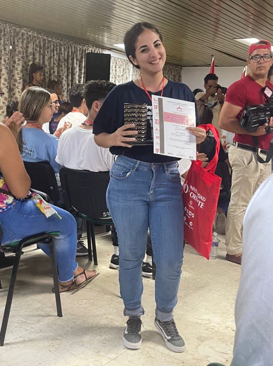 feu_orientec's tweet photo. 🤩🥳Desde el Complejo Cultural Heredia de #SantiagodeCuba se realiza #Ahora la premiación🥇🥈🥉 del #XIIIFNH, organizado por @FeuCuba. Los mejores trabajos son reconocidos en un evento que rinde tributo a nuestro #FidelPorSiempre desde el acercamiento a la historia🇨🇺Felicidades! https://t.co/0b4fSVYPNA
