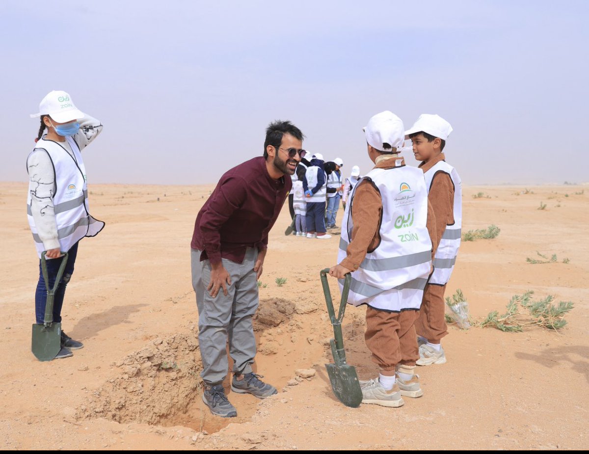 saadsa1's tweet photo. أفخر أني جزء من فريق جمعية @GREEN_H_L
أحترافيه في تنظيم المبادرات التطوعية 
@Almethnbany  @famufrij @ @MohammedAlomair  @_xx23x1  @Mu_kemo  @malek_2220  @muh_swe  خالد الدرهيم مشعان العجمي https://t.co/0p7cl4hzva