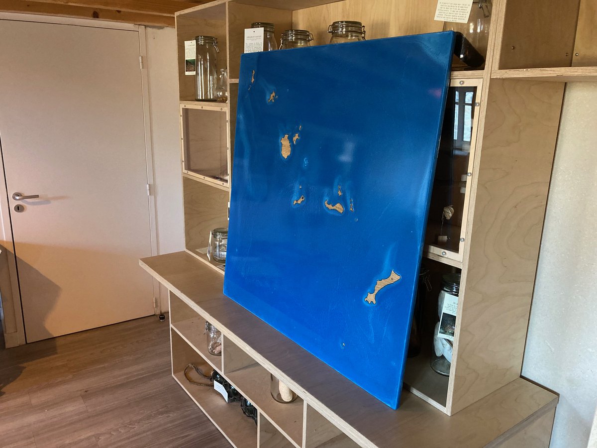 Fabrication d'une maquette de l'archipel de #molene en chêne et en résine, avec les enfants du collège. C'est par ici que ça se passe : shorturl.at/mQS39

#bzh #fablab #diy #cnc <a href="/EpodexCOM/">Epodex.com</a>