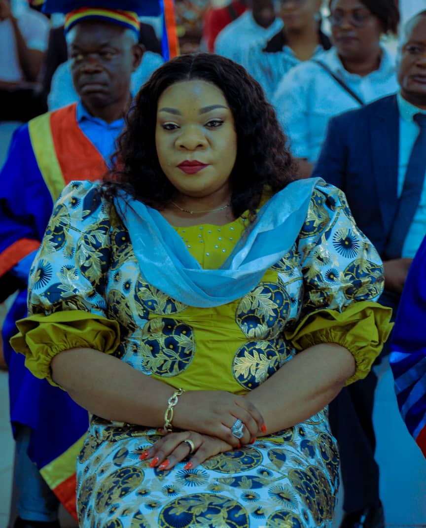 Je vous présente la très charismatique maire de la ville de #Lubumbashi .
Madame Lauriane MWEWA KALOMBO.

26 comme elle  en RDC,
26 villes congolaises brilleront.

POUTINE.