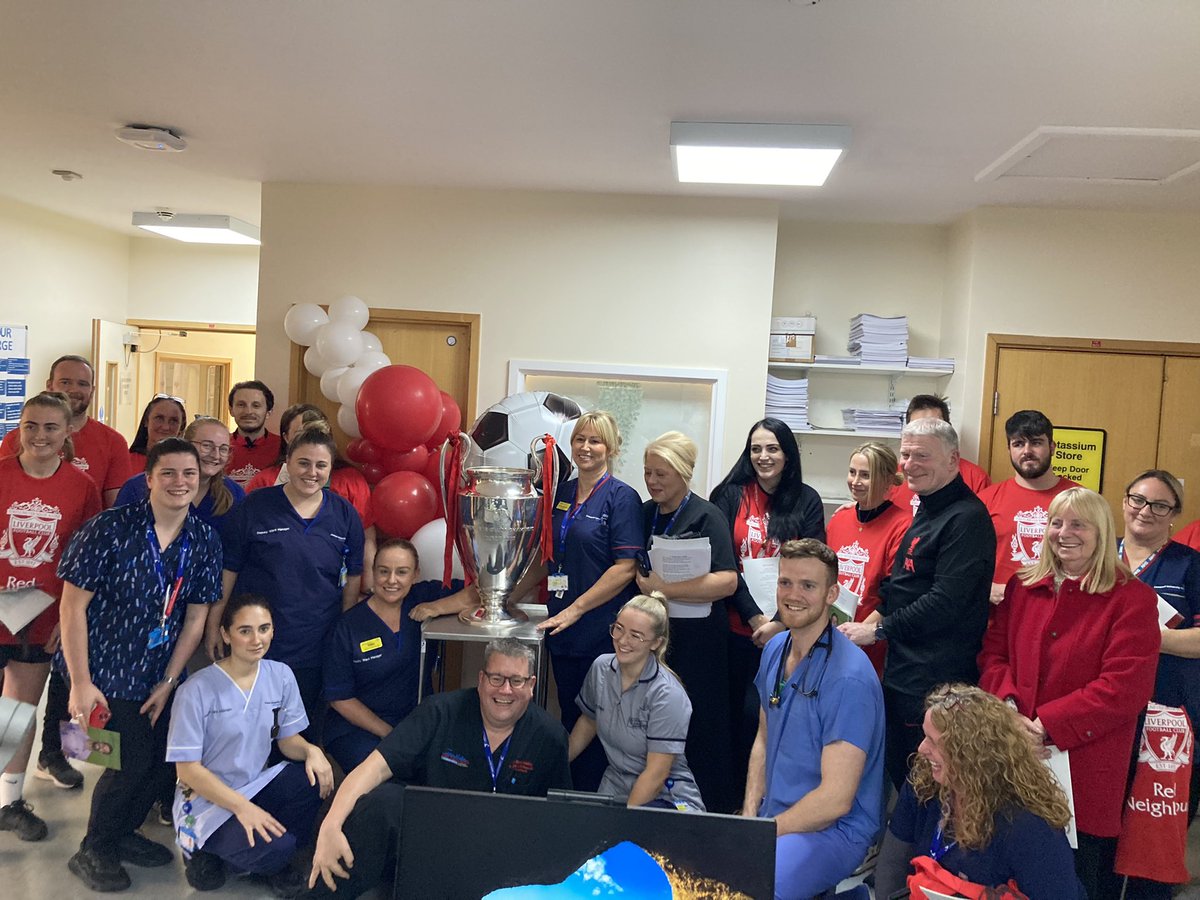 Red_Neighbours's tweet photo. In the words of our very own club Chaplin Bill Bygroves. “Do all the good you can, for as many people as you can, for as long as you can” Thank you to all the patients and staff at @LivHospitals for having us and our amazing @liverpoolfc volunteers for todays visit #Aintree #NHS https://t.co/GxaMj8UDpL