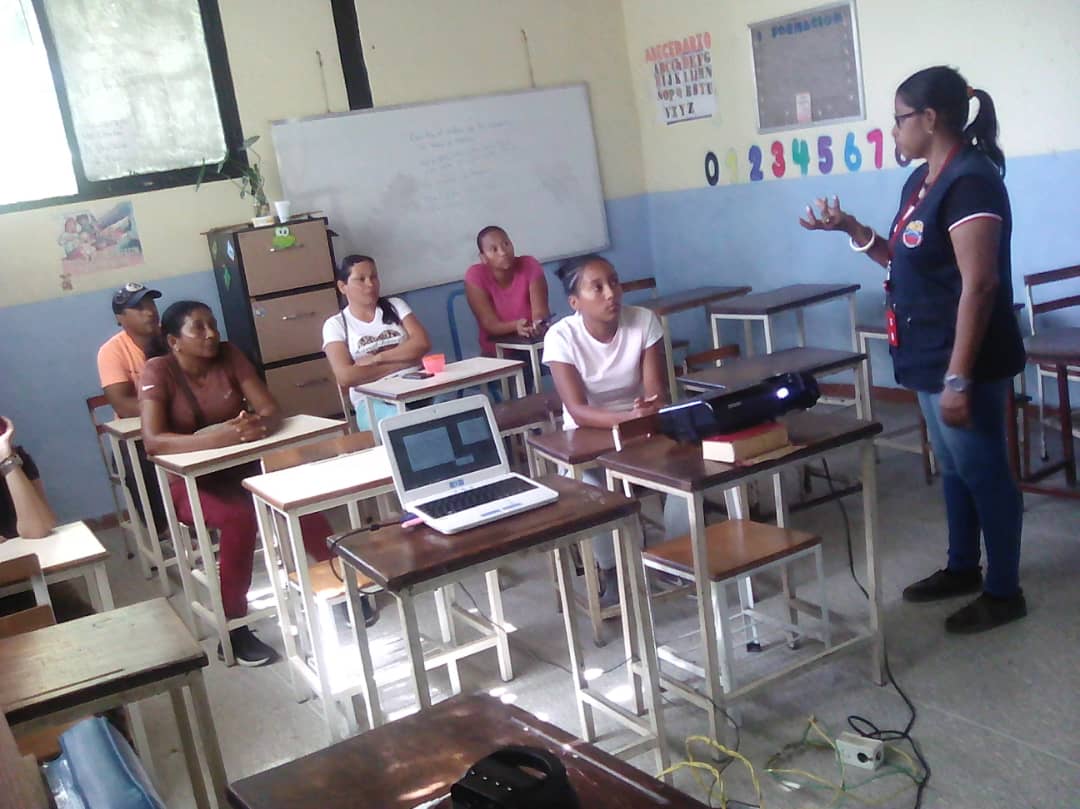 DPDMiranda_'s tweet photo. #DPDOficial ||#25 Noviembre en conjunto con el comité de padres y representantes, personal directivo, docente y obrero y el poder popular organizado. En el Municipal Cristóbal Rojas se realizó Abordaje Preventivo denominado: ANTONIO JOSÉ DE SUCRE. https://t.co/PbEcpfUelM