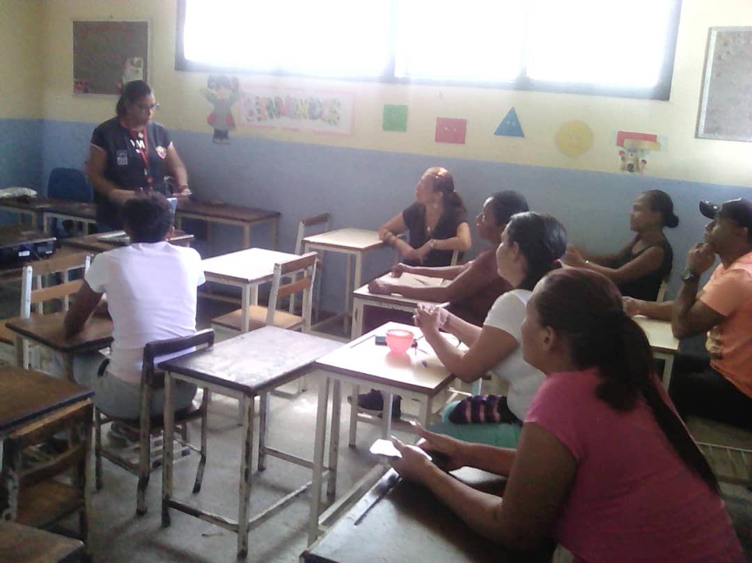 DPDMiranda_'s tweet photo. #DPDOficial ||#25 Noviembre en conjunto con el comité de padres y representantes, personal directivo, docente y obrero y el poder popular organizado. En el Municipal Cristóbal Rojas se realizó Abordaje Preventivo denominado: ANTONIO JOSÉ DE SUCRE. https://t.co/PbEcpfUelM