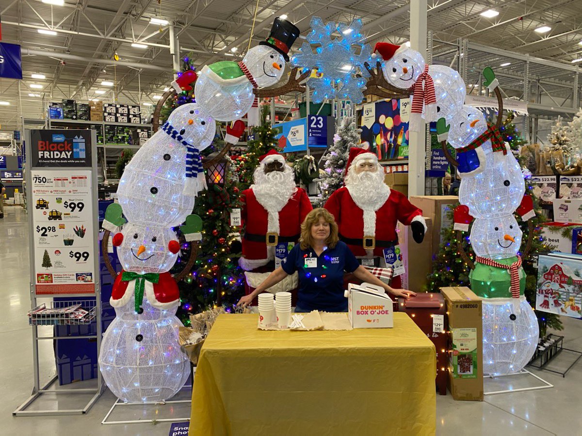 Liz handing out the goodies at 3154. #R1RocksBF  <a href="/BenitoKomadina/">Benito.Komadina@Lowes</a> <a href="/MYoungsonLowes/">Michael Youngson</a> <a href="/DustinCornell5/">Dustin Cornell</a>