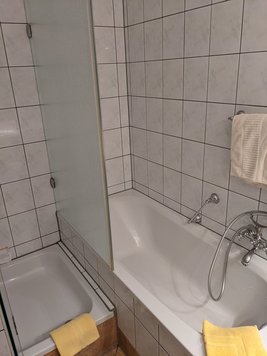 Grade mit Überraschung im Hotel für das Winterfest meiner Firma angekommen. Ich hab ein Doppelzimmer bekommen 😁