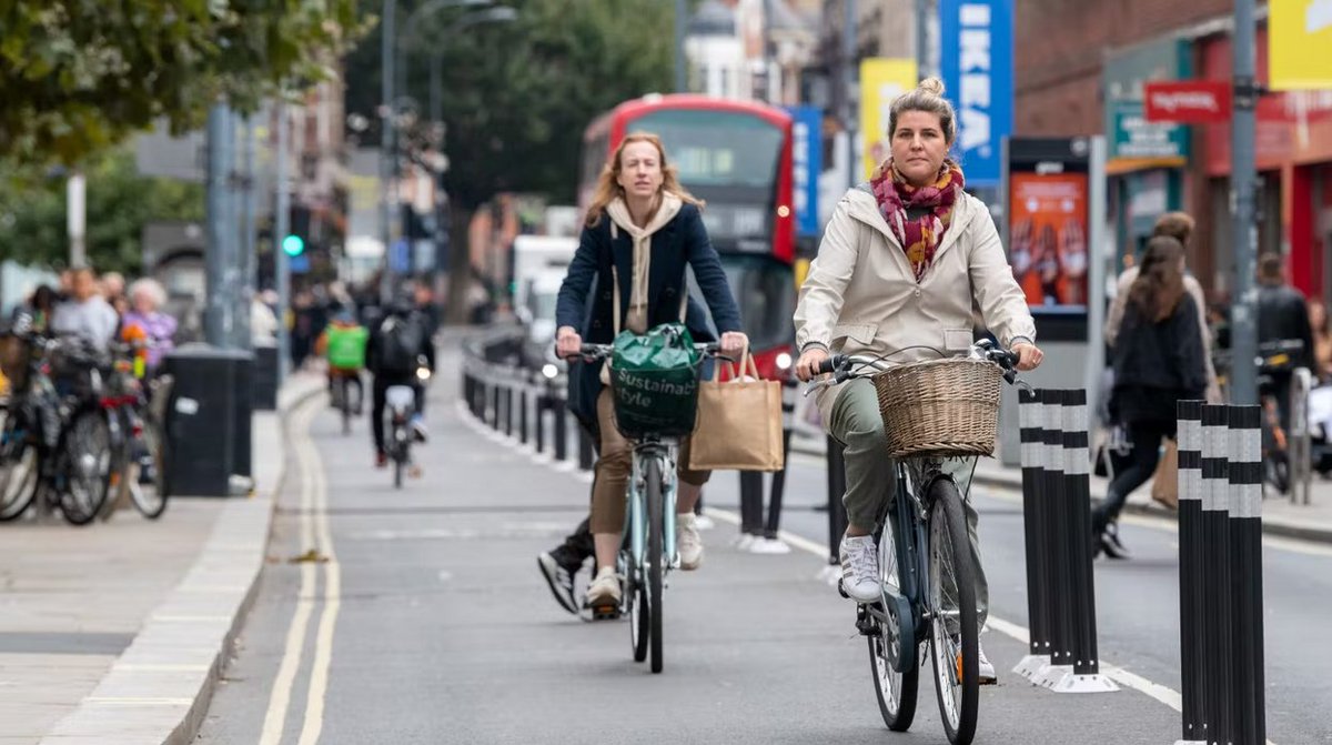 Last chance to tell H&amp;F you support their "Safer Cycle Pathway" along King St, Hammersmith (it's part of Cycleway 9). haveyoursay.lbhf.gov.uk/safer-cycle-pa… Consultation closes Sunday. Tell H&amp;F you want it made permanent &amp; want other schemes too today incl a 🧭N-S route through Hammersmith too!