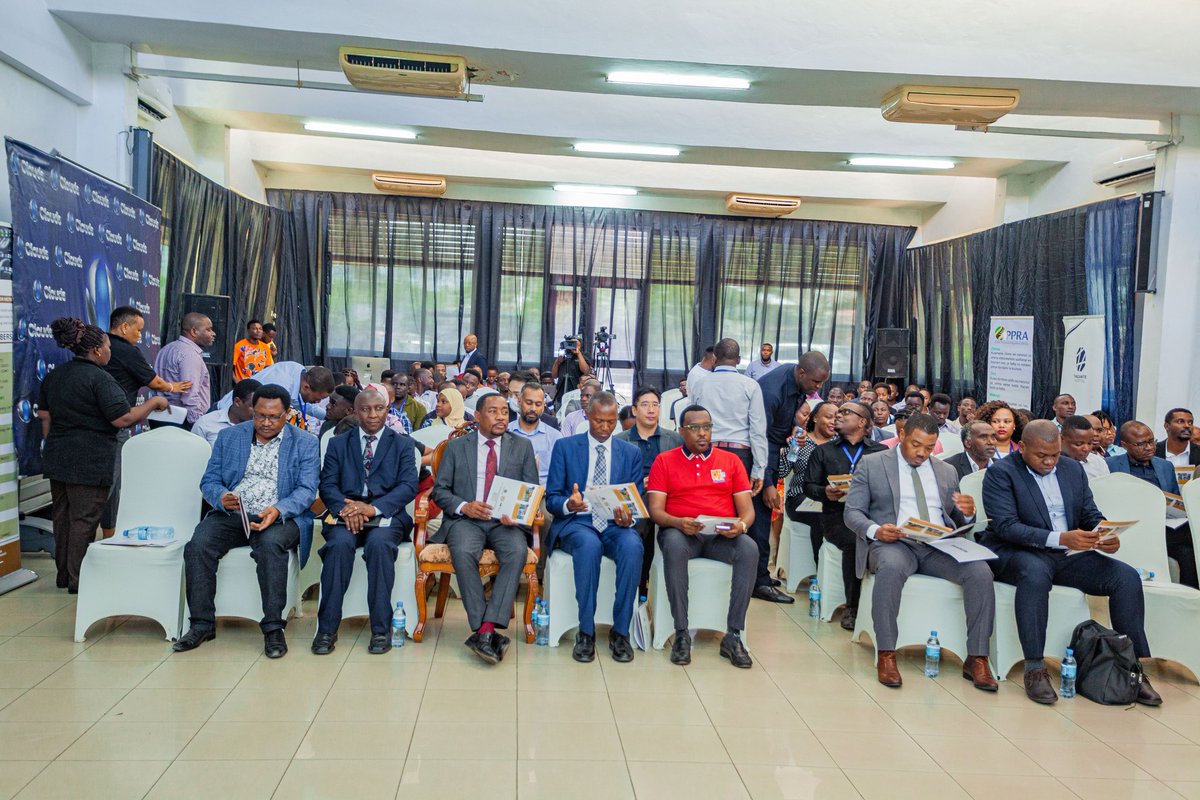 Afruturist's tweet photo. It was an honour to host Hon. Omar Kipanga, Deputy Minister MoEST part of the #FiestaLianzishe grassroots innovation challenge with our partners @CloudsMediaLive @costechTANZANIA media plays a vital role in promoting inclusive innovation. We are looking forward to #MAKISATU https://t.co/l8xBhbft7J