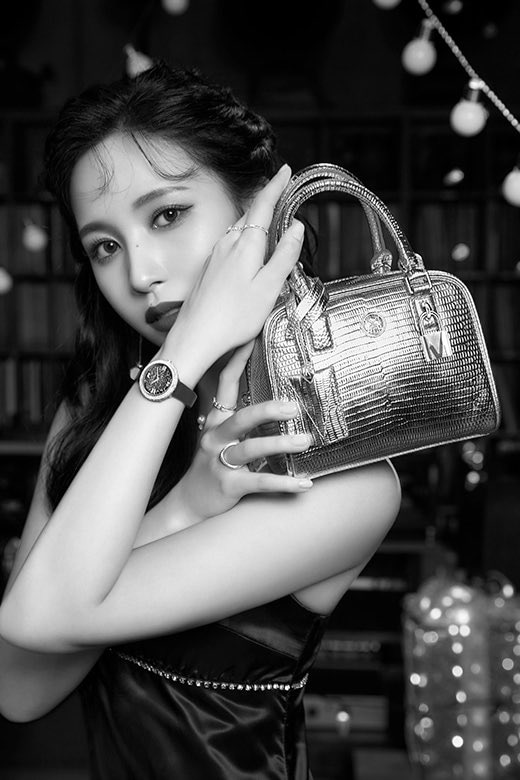 MinaParaguay's tweet image. #Fotos|25.11.22| 📷
MINA para Metrocity 22FW Holiday Edition
.
.
.
.
#MINA #TWICE 
@JYPETWICE