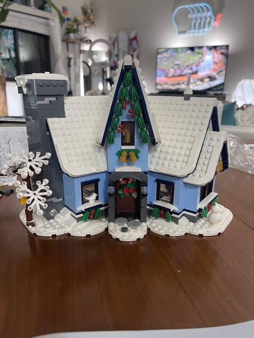 Getting ready for the holidays by building legos :) https://t.co/KYxJcMtRNo
